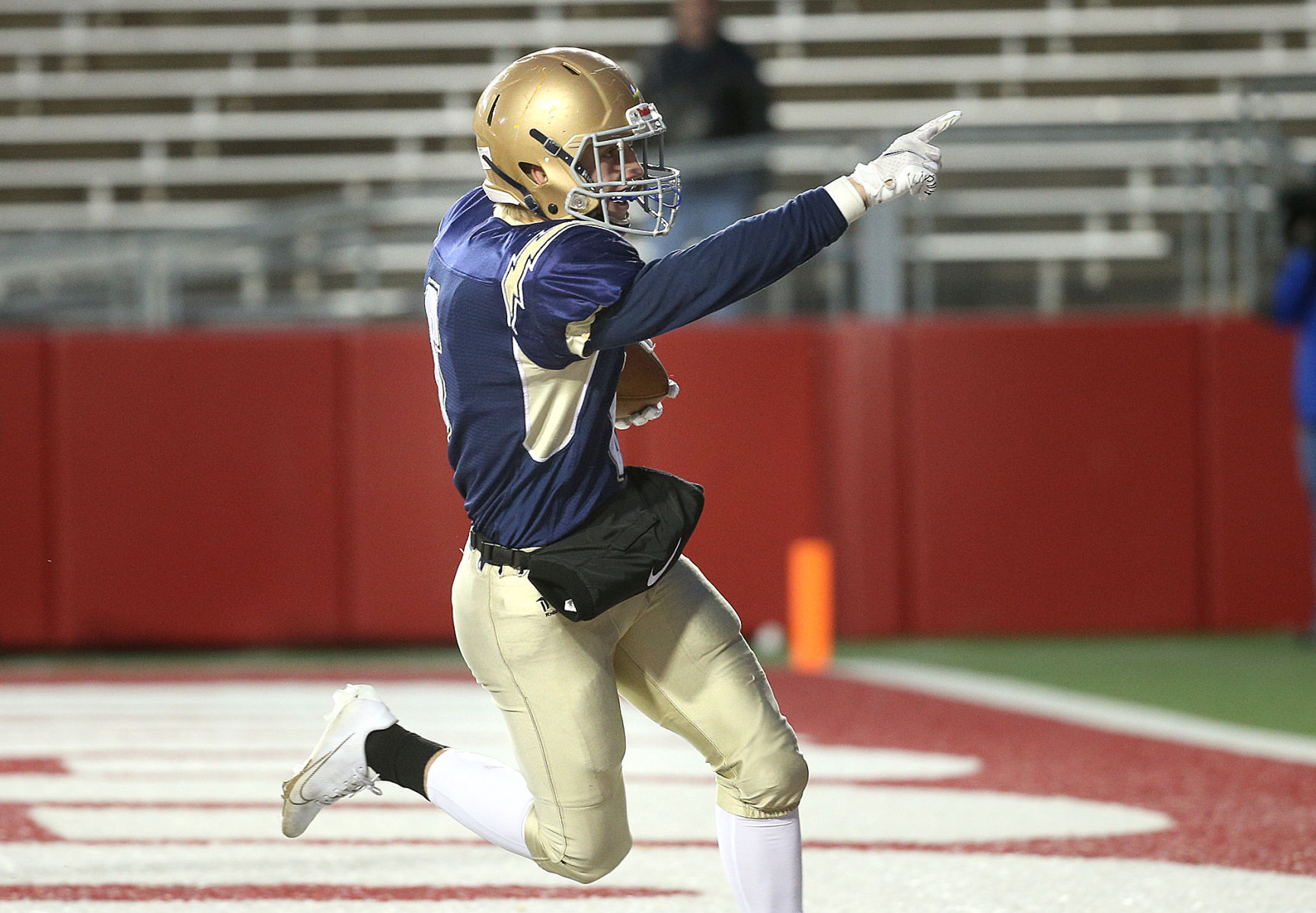November 18: Mayville vs Aquinas